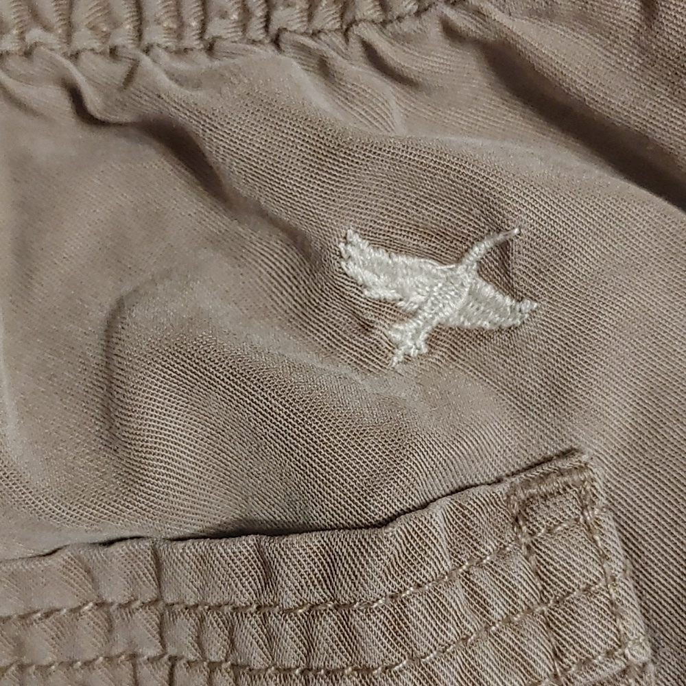 Eddie Bauer Small Cargo Shorts in a Dark Sand Brown Shade - Picture 6 of 6